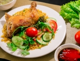 Cơm Gà Xối Mỡ Bao Nhiêu Calo? Ăn nhiều có mập không?