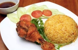 CƠM GÀ XỐI MỠ THÚY NGA 